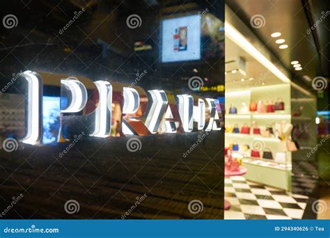 prada store australia